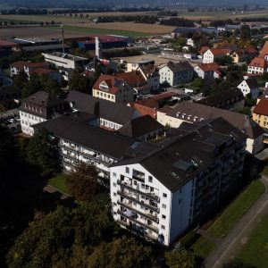 Luftaufnahme des Gebäudes.